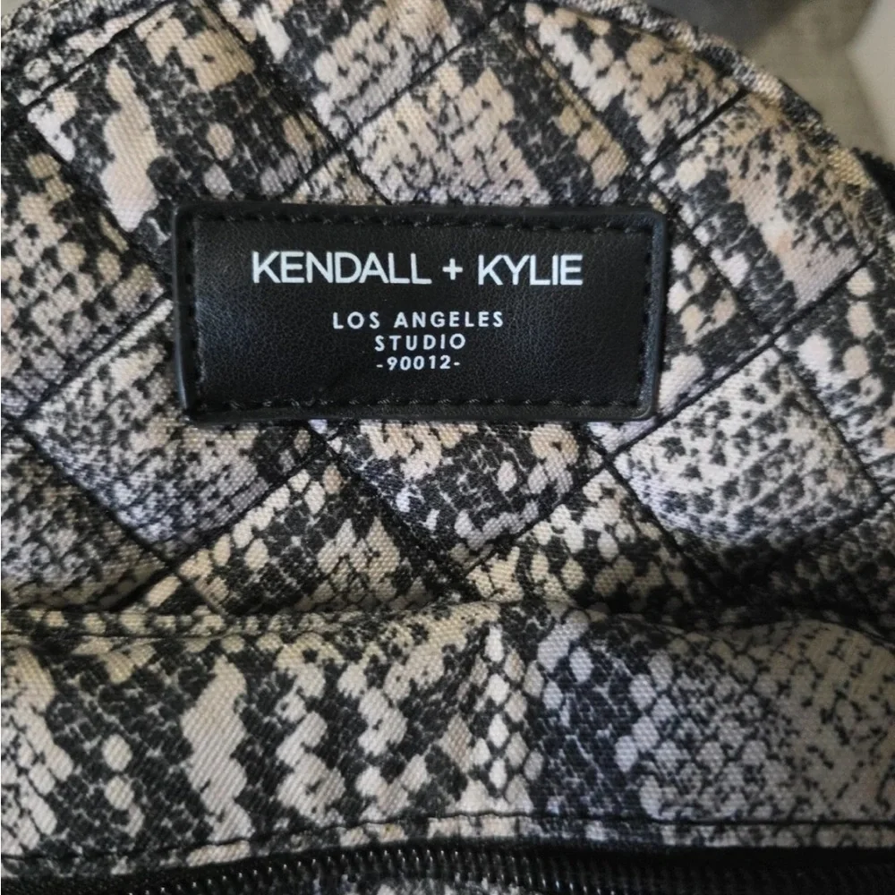 Kendall & Kylie Grey/Black Faux Snake Print Mini Backpack Purse Bag - Picture 2 of 7